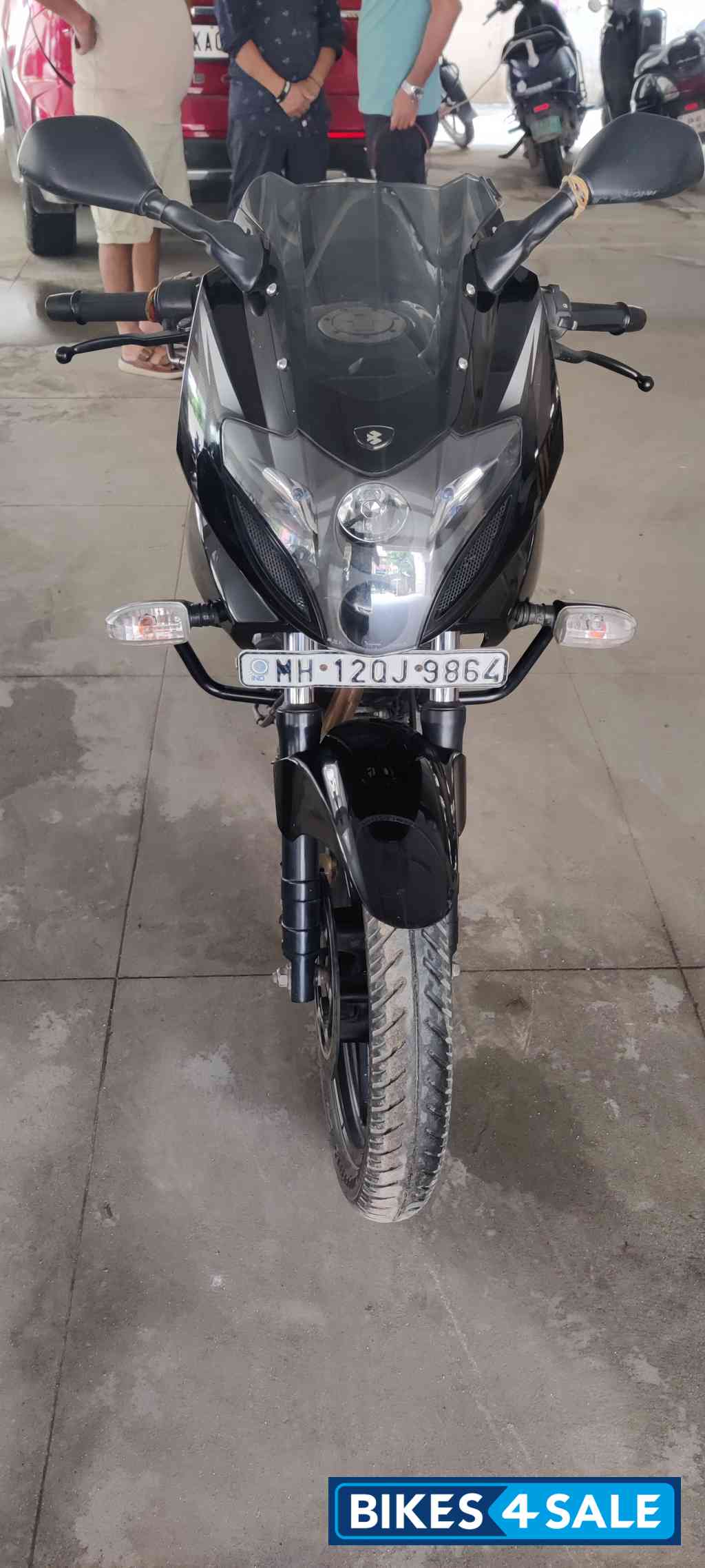 Black Bajaj Pulsar 220F