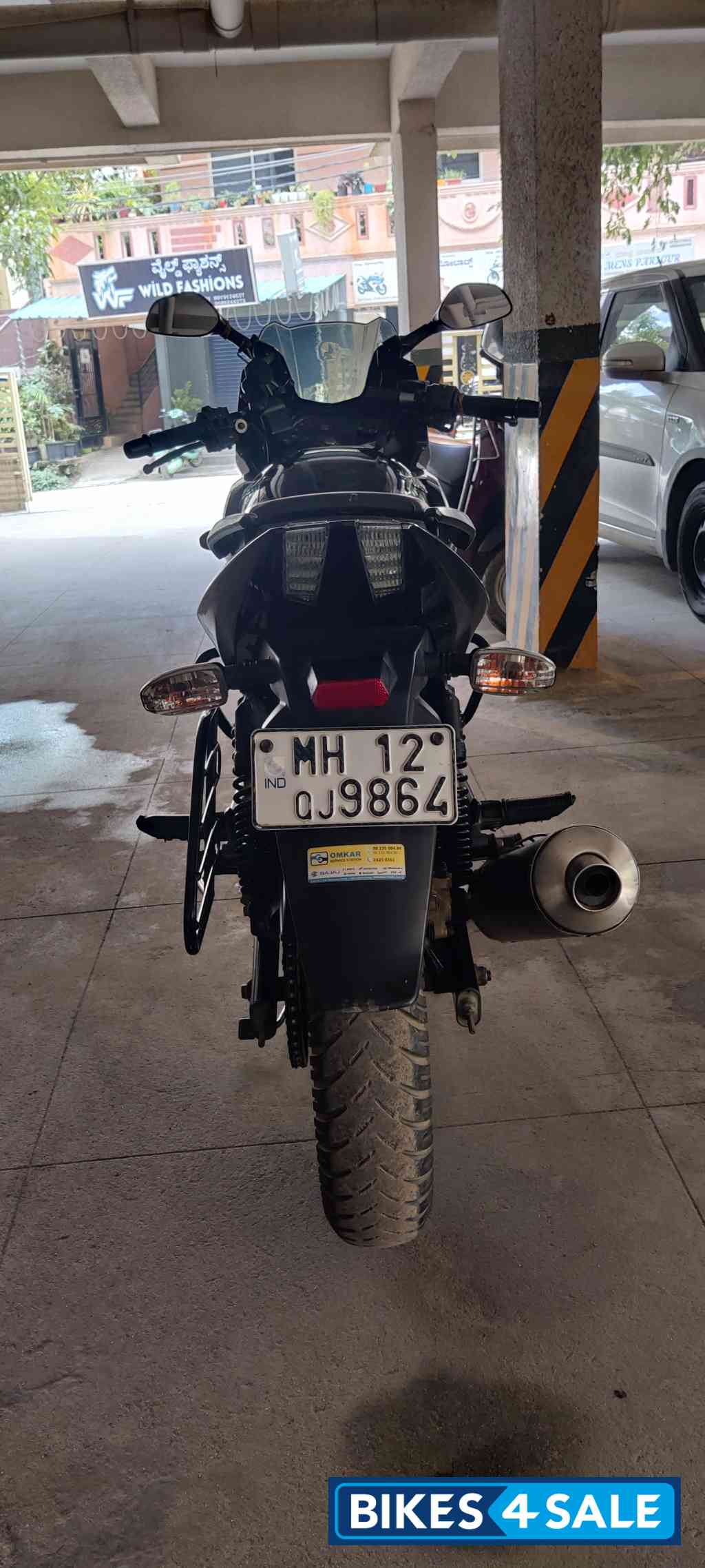 Black Bajaj Pulsar 220F