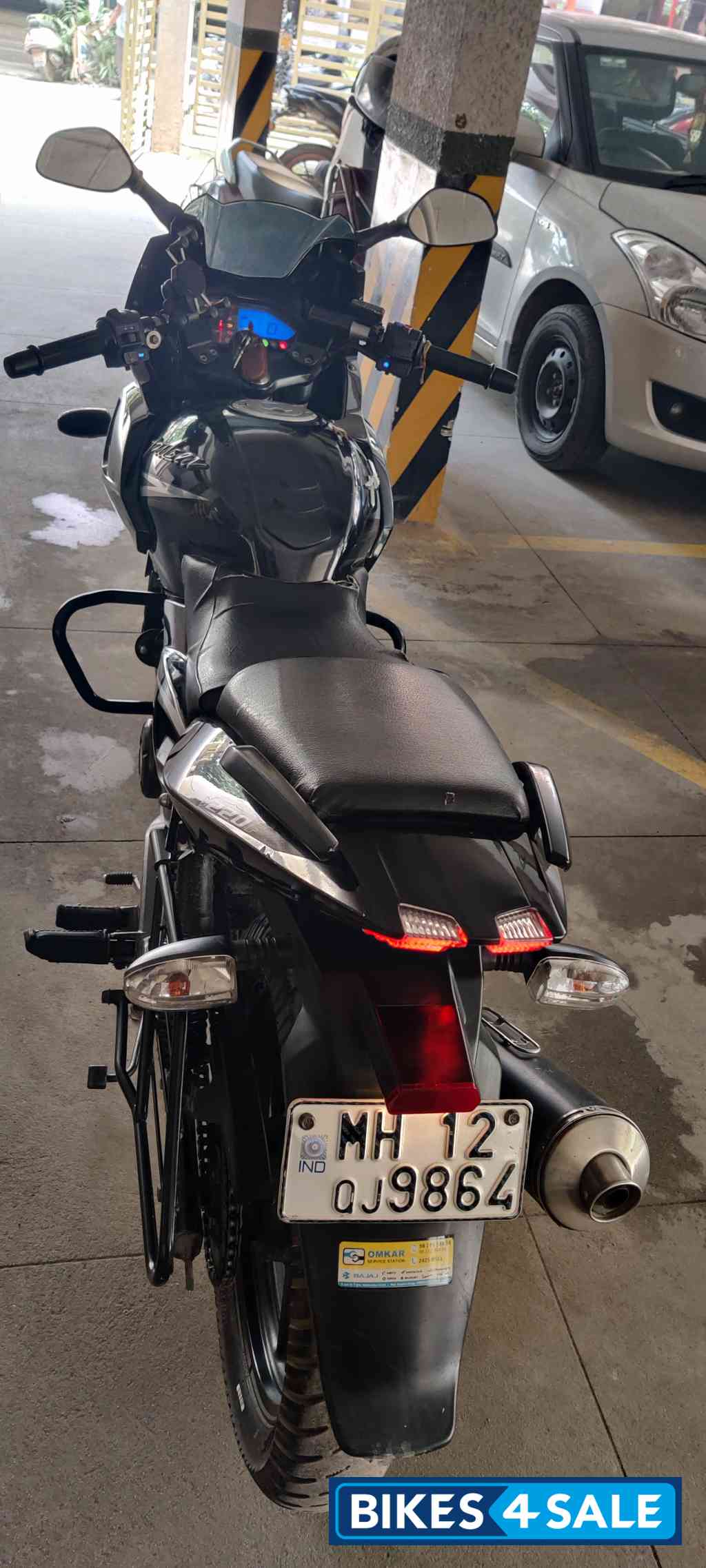 Black Bajaj Pulsar 220F