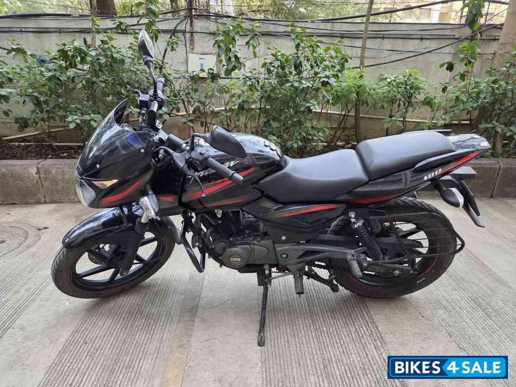 Red Bajaj Pulsar 180 DTSi
