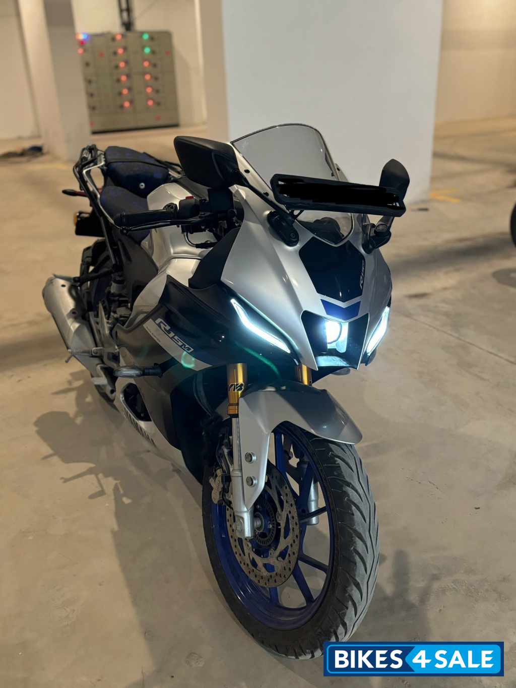Silver Blue Yamaha R15M