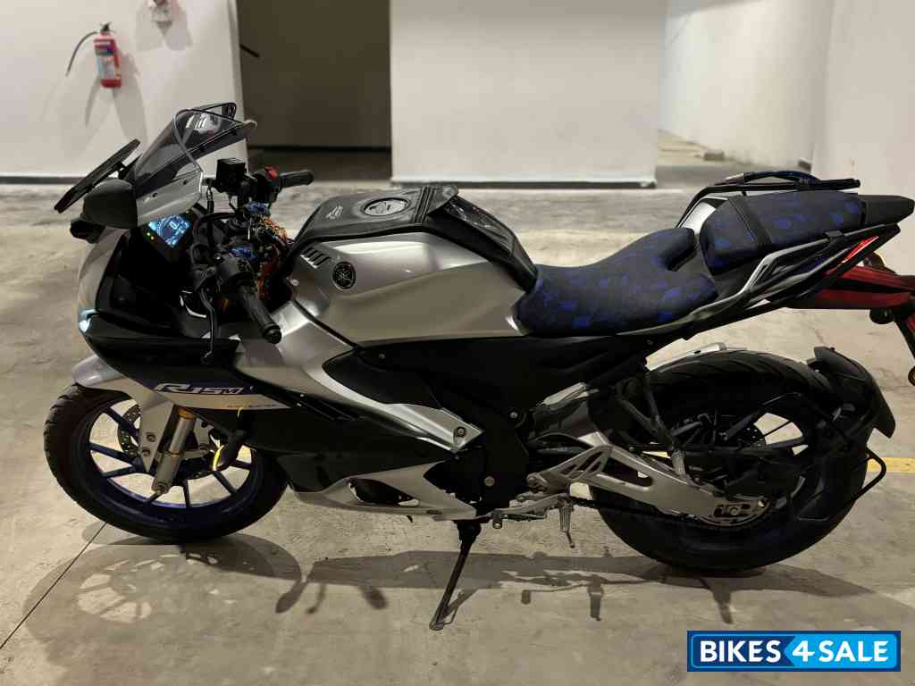 Silver Blue Yamaha R15M