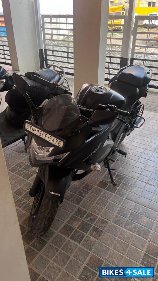 Matte Black Suzuki Gixxer SF 250 Matte Black Suzuki Gixxer SF 250