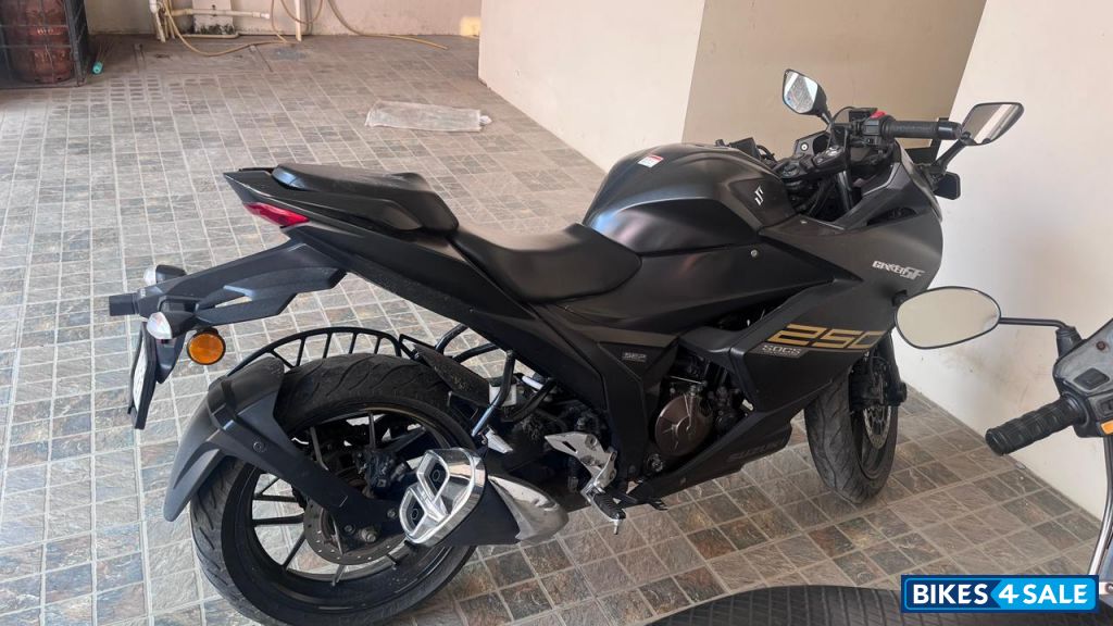 Matte Black Suzuki Gixxer SF 250 Matte Black Suzuki Gixxer SF 250