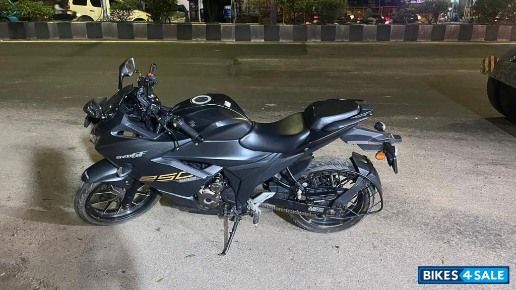 Matte Black Suzuki Gixxer SF 250 Matte Black Suzuki Gixxer SF 250