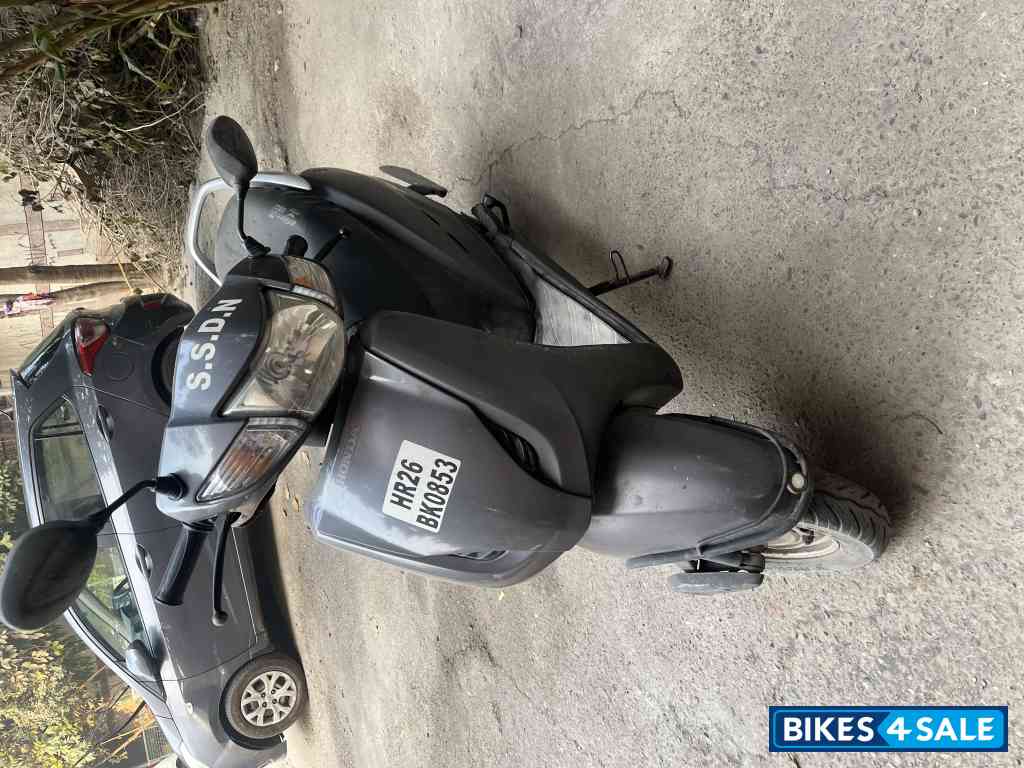 Mitalic Grey Honda Activa
