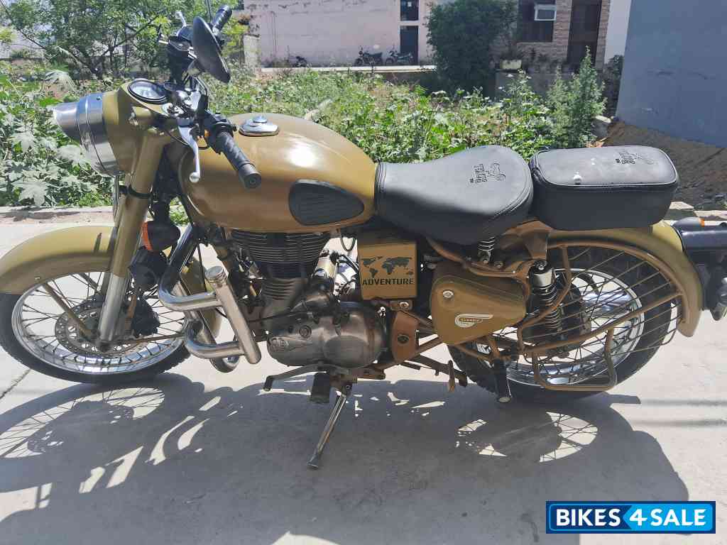 Dessert Royal Enfield Classic Desert Storm