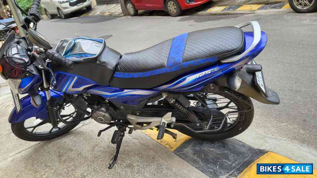 Blue Bajaj Discover 125M