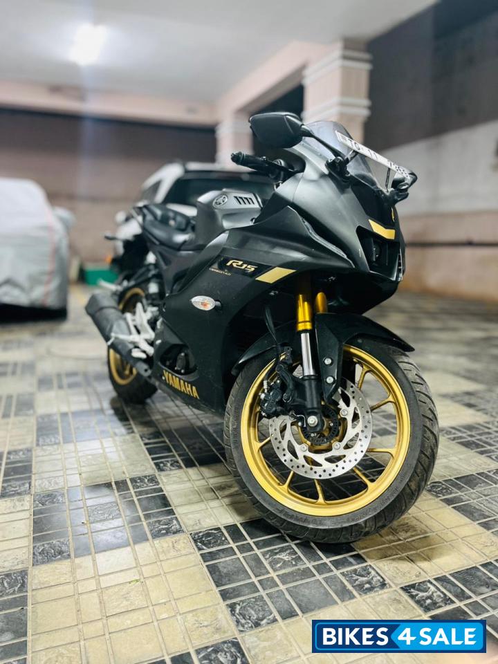 Black And Golden Yamaha R15 V4