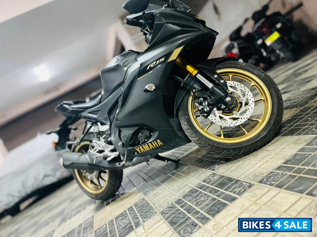 Black And Golden Yamaha R15 V4