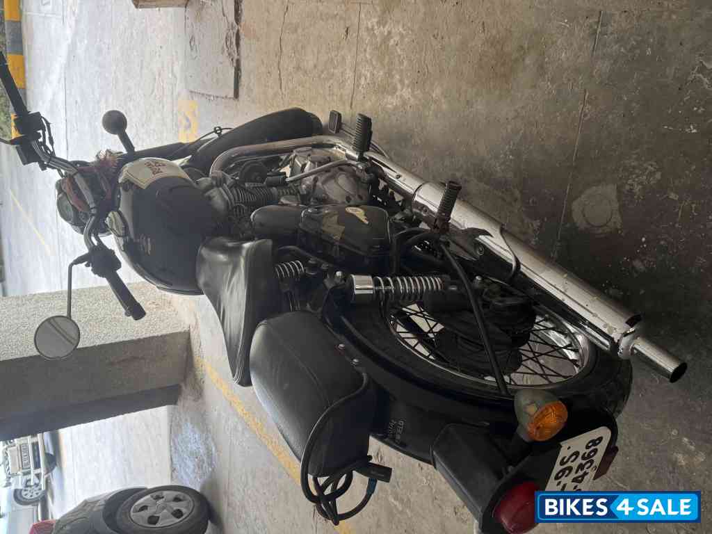 Black Royal Enfield Classic 500