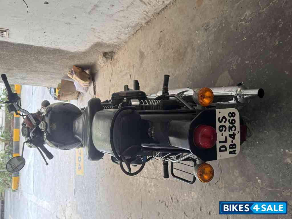Black Royal Enfield Classic 500