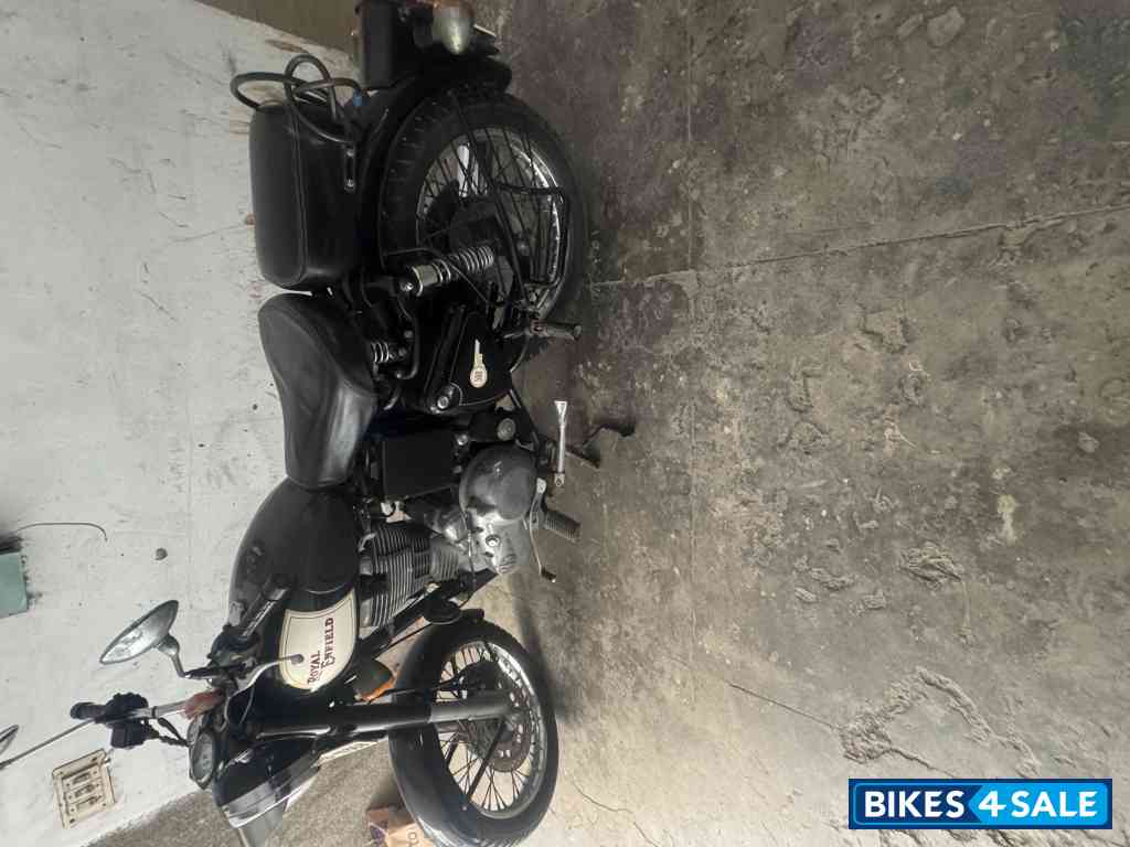 Black Royal Enfield Classic 500