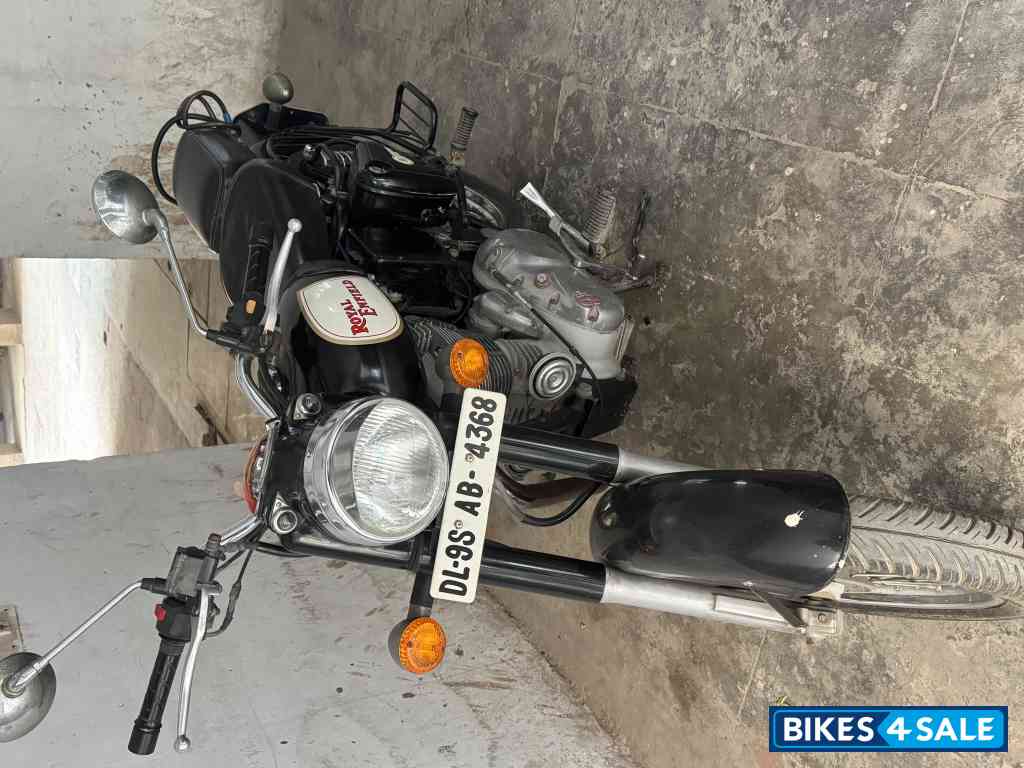 Black Royal Enfield Classic 500