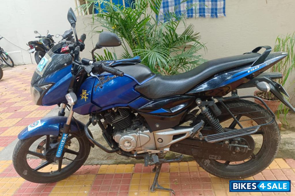 Blue Bajaj Pulsar 150