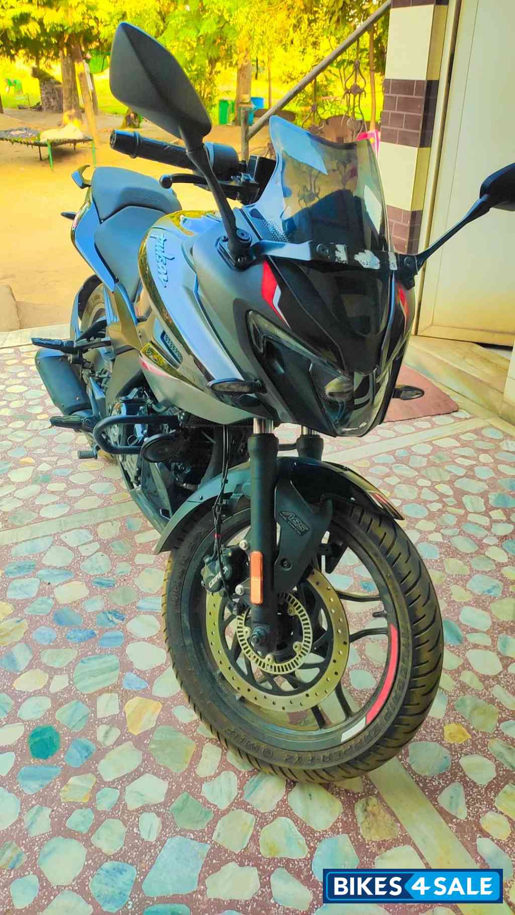 Black Bajaj Pulsar F250 Dual Channel ABS Black Bajaj Pulsar F250 Dual Channel ABS