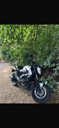 White Bajaj Dominar 400 Disc