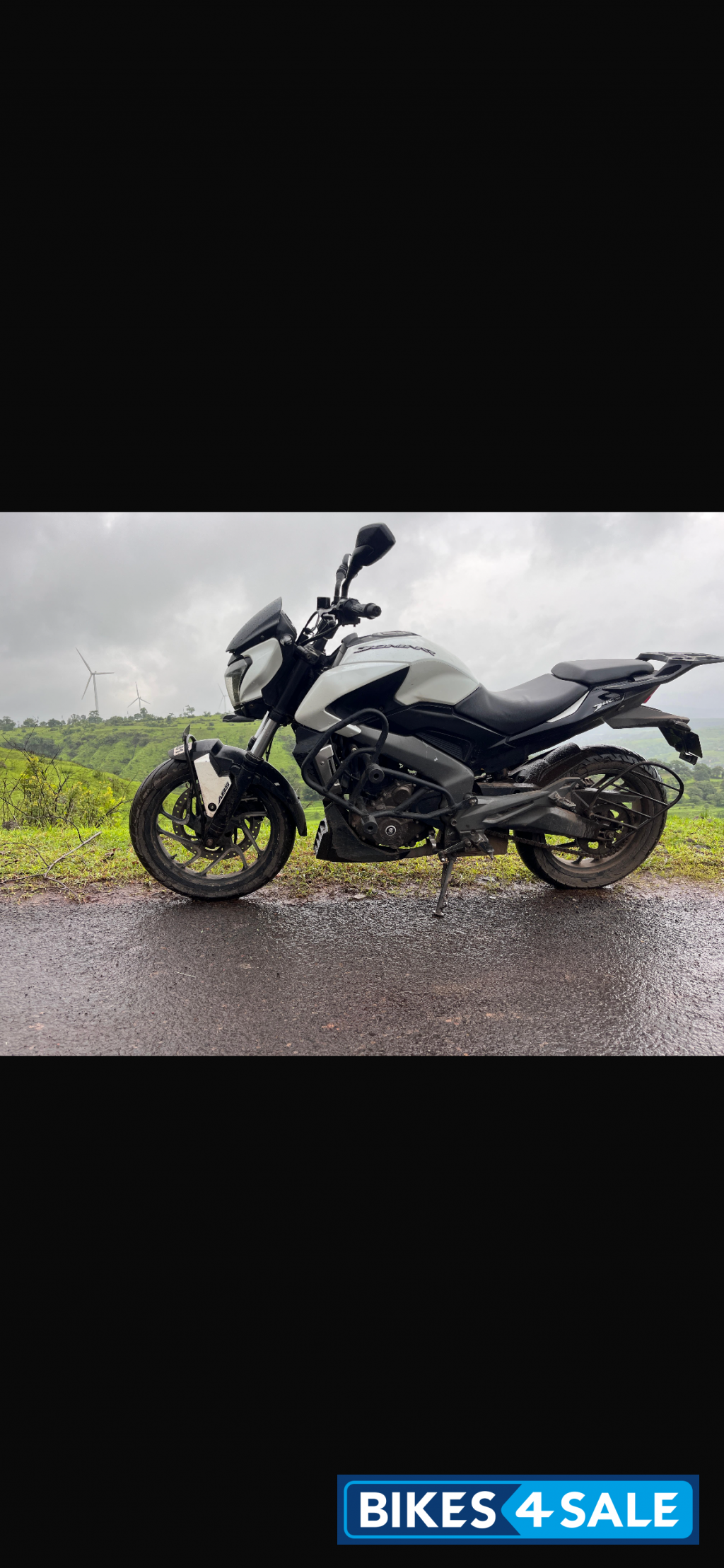 White Bajaj Dominar 400 Disc White Bajaj Dominar 400 Disc