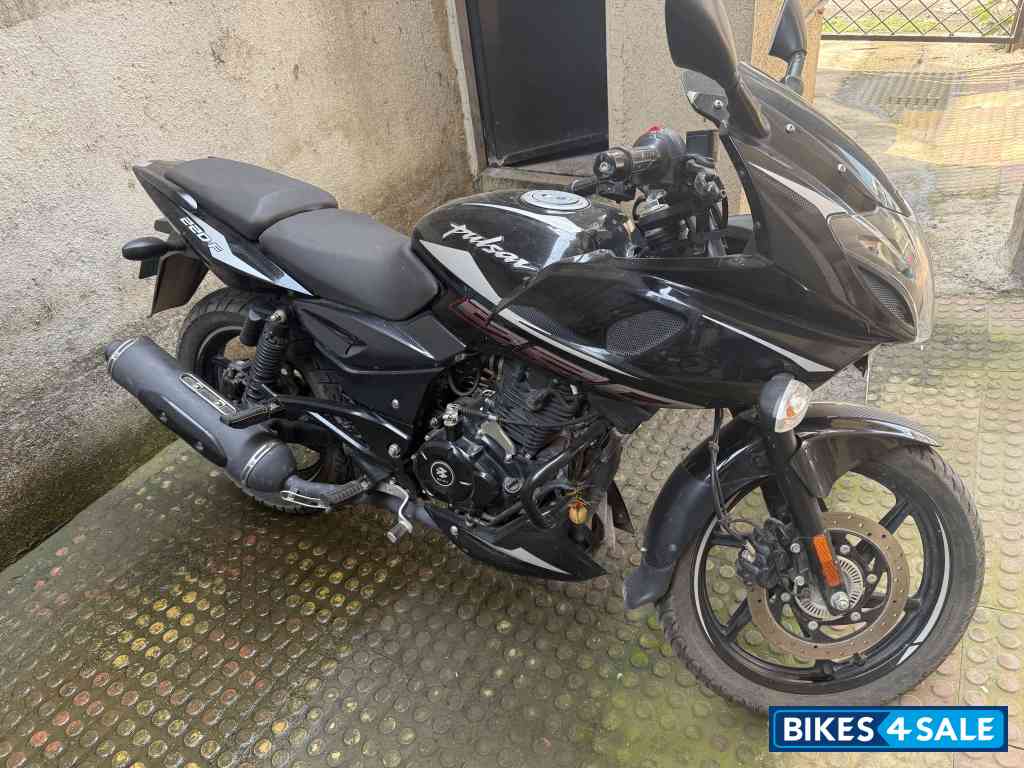 Bajaj Pulsar 220F BS6