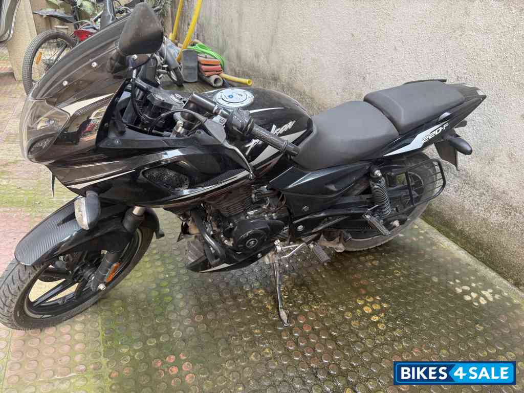 Bajaj Pulsar 220F BS6