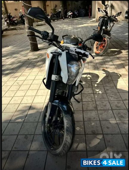 White KTM Duke 200