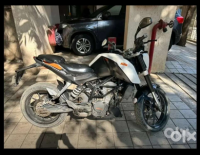 White KTM Duke 200