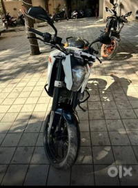 White KTM Duke 200