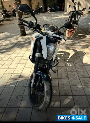 White KTM Duke 200