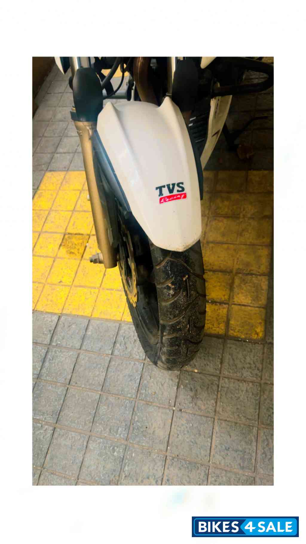 White TVS Apache RTR 200 4V ABS Race Edition 2.0 White TVS Apache RTR 200 4V ABS Race Edition 2.0