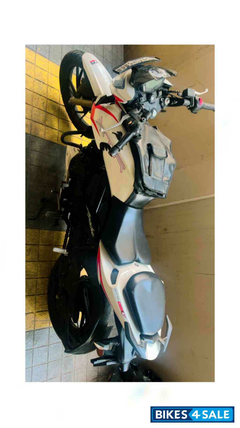 White TVS Apache RTR 200 4V ABS Race Edition 2.0 White TVS Apache RTR 200 4V ABS Race Edition 2.0