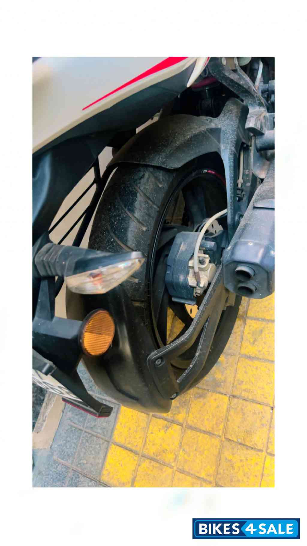 White TVS Apache RTR 200 4V ABS Race Edition 2.0 White TVS Apache RTR 200 4V ABS Race Edition 2.0