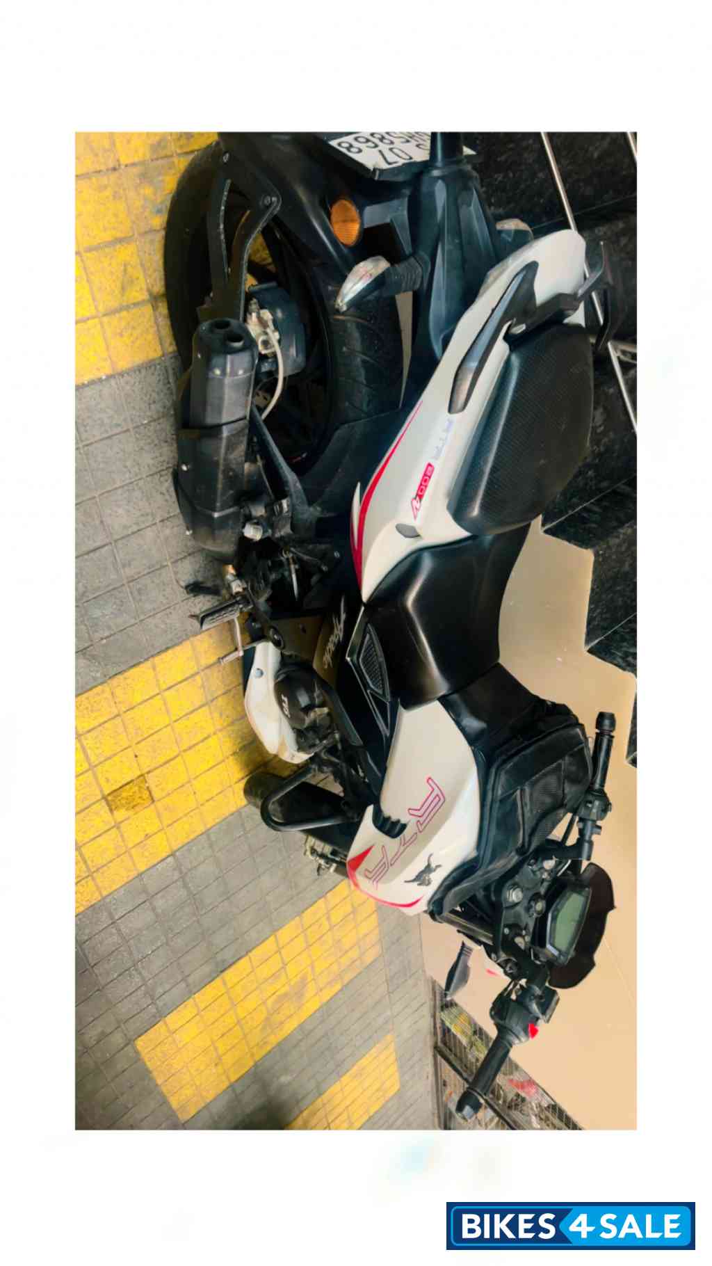 White TVS Apache RTR 200 4V ABS Race Edition 2.0 White TVS Apache RTR 200 4V ABS Race Edition 2.0