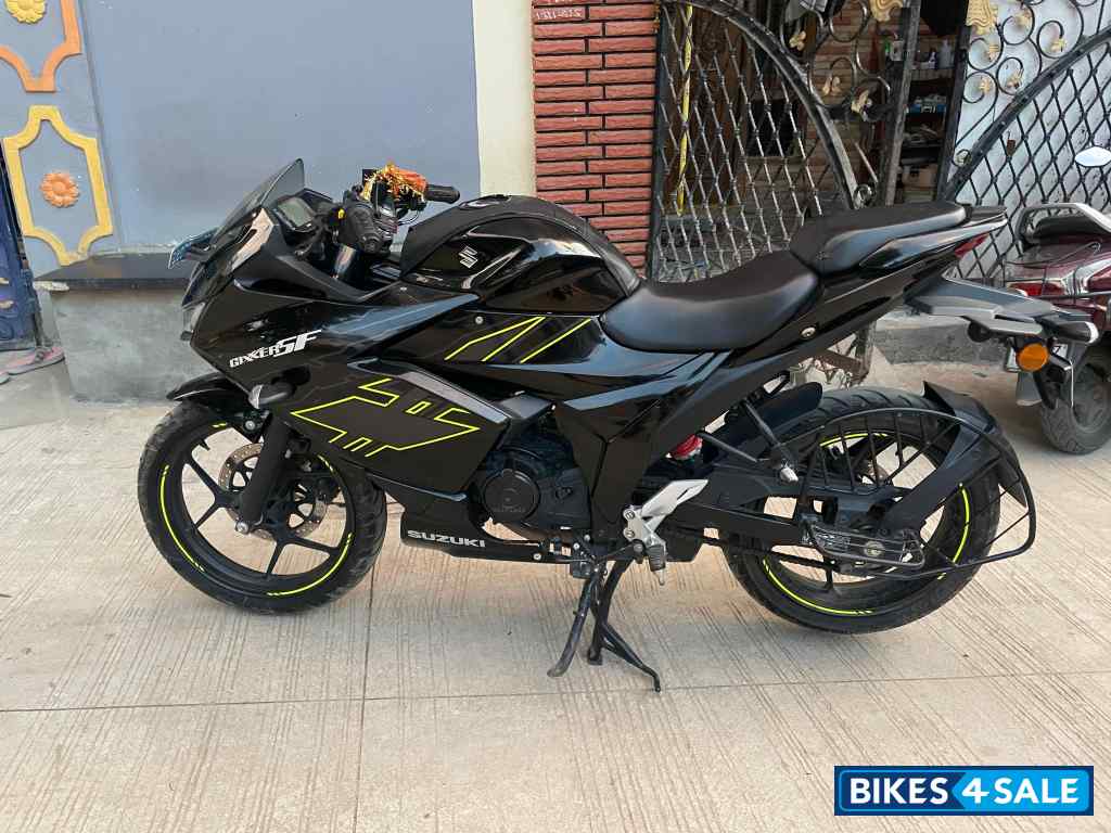 Suzuki Gixxer SF