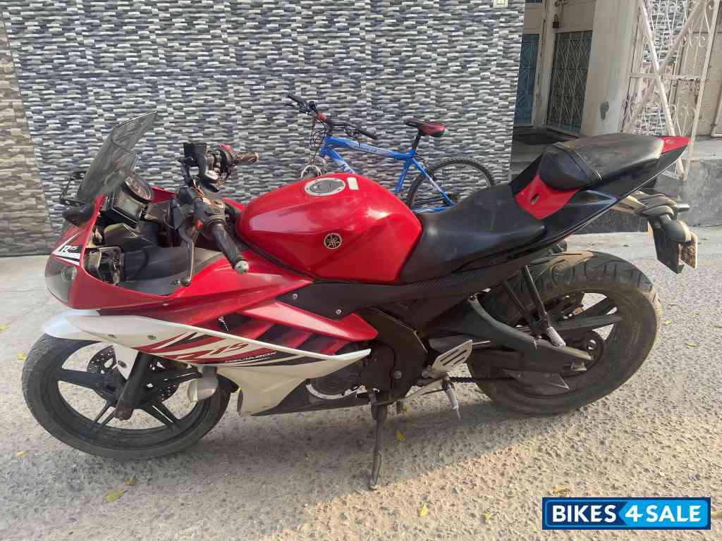 Red Yamaha YZF R15 Red Yamaha YZF R15