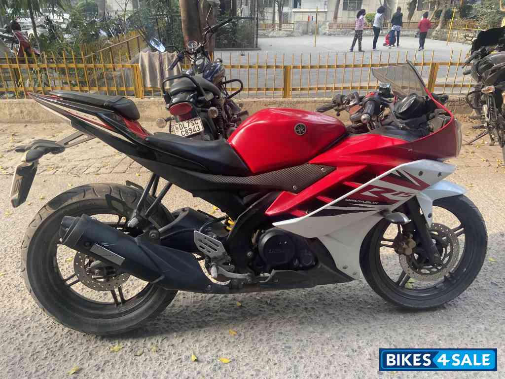 Red Yamaha YZF R15 Red Yamaha YZF R15