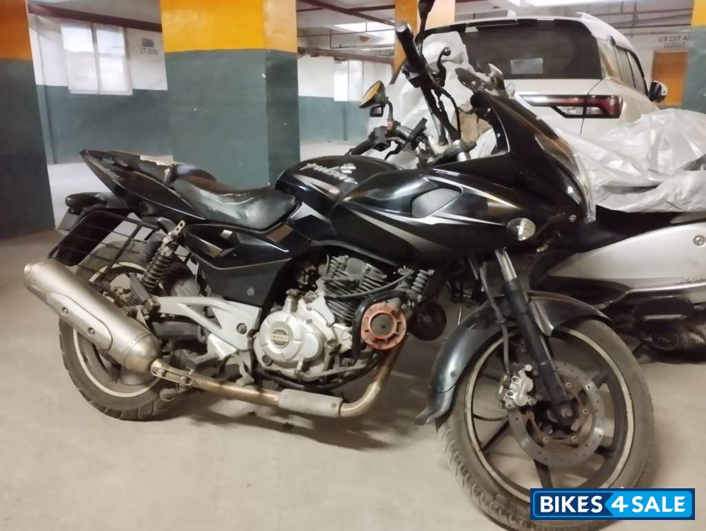 Black Bajaj Pulsar 220 DTSi