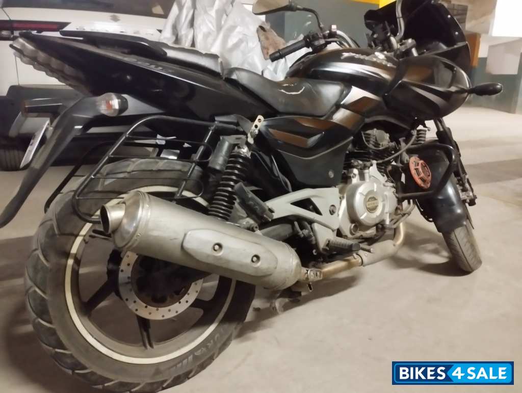 Black Bajaj Pulsar 220 DTSi