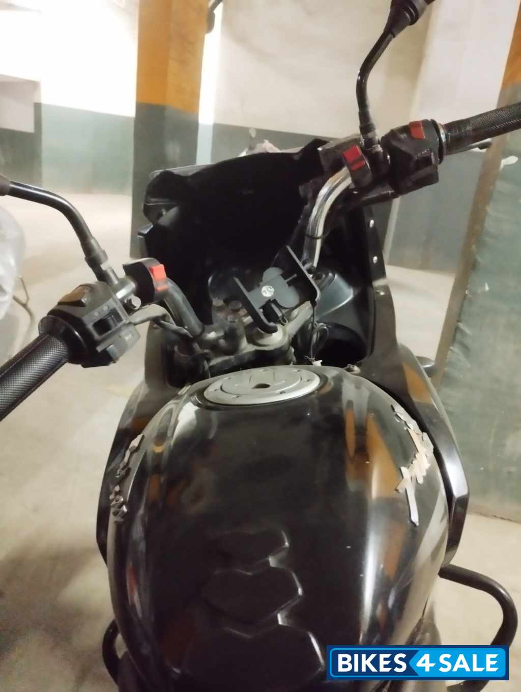 Black Bajaj Pulsar 220 DTSi