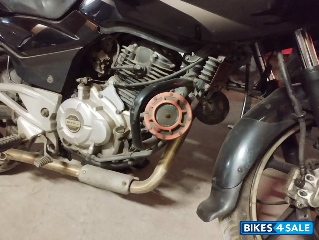 Black Bajaj Pulsar 220 DTSi