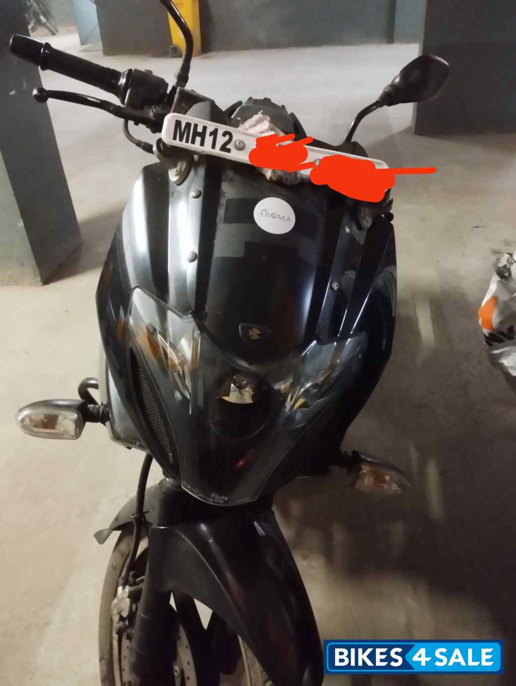 Black Bajaj Pulsar 220 DTSi
