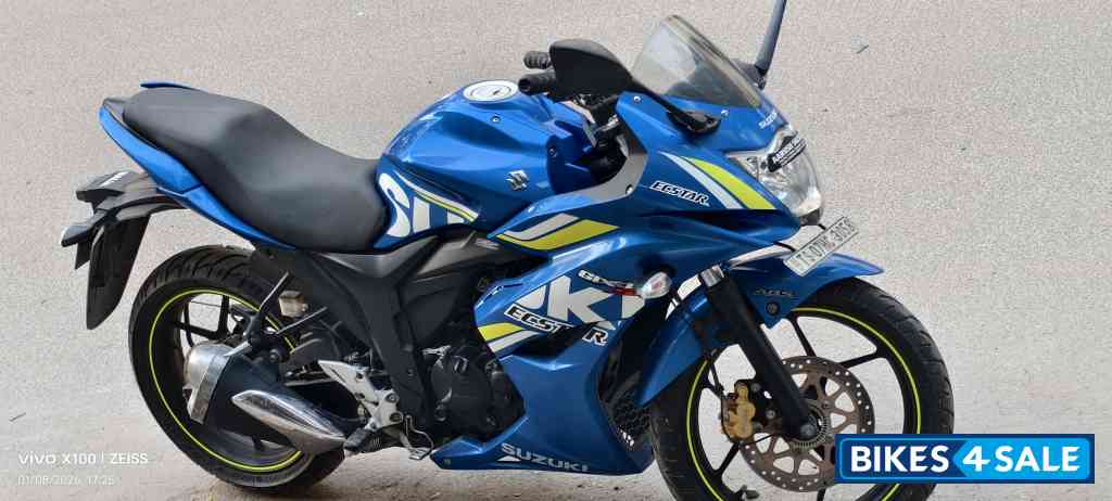Blue Suzuki Gixxer SF