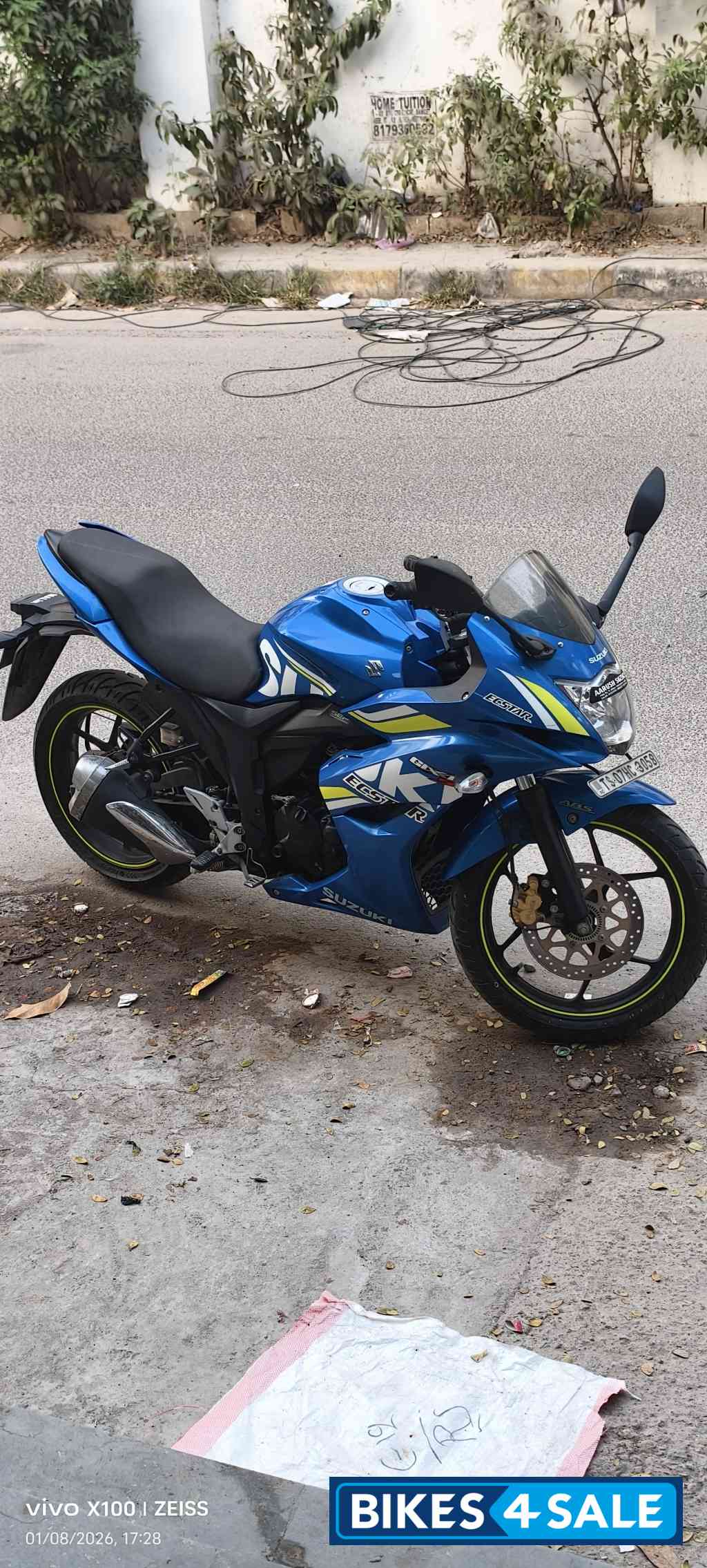 Blue Suzuki Gixxer SF