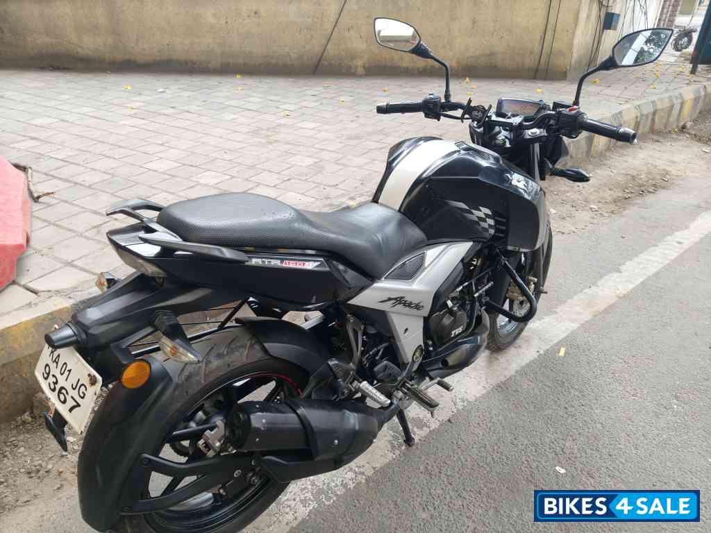 Black TVS Apache RTR 160 4V