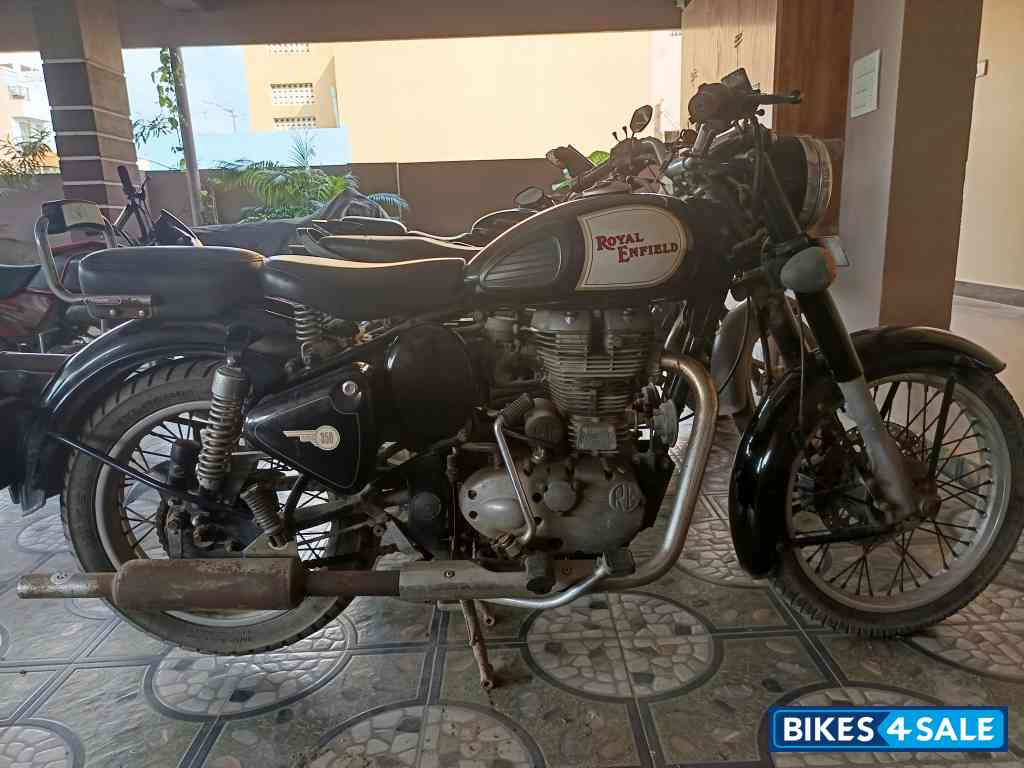Black Royal Enfield Classic 350