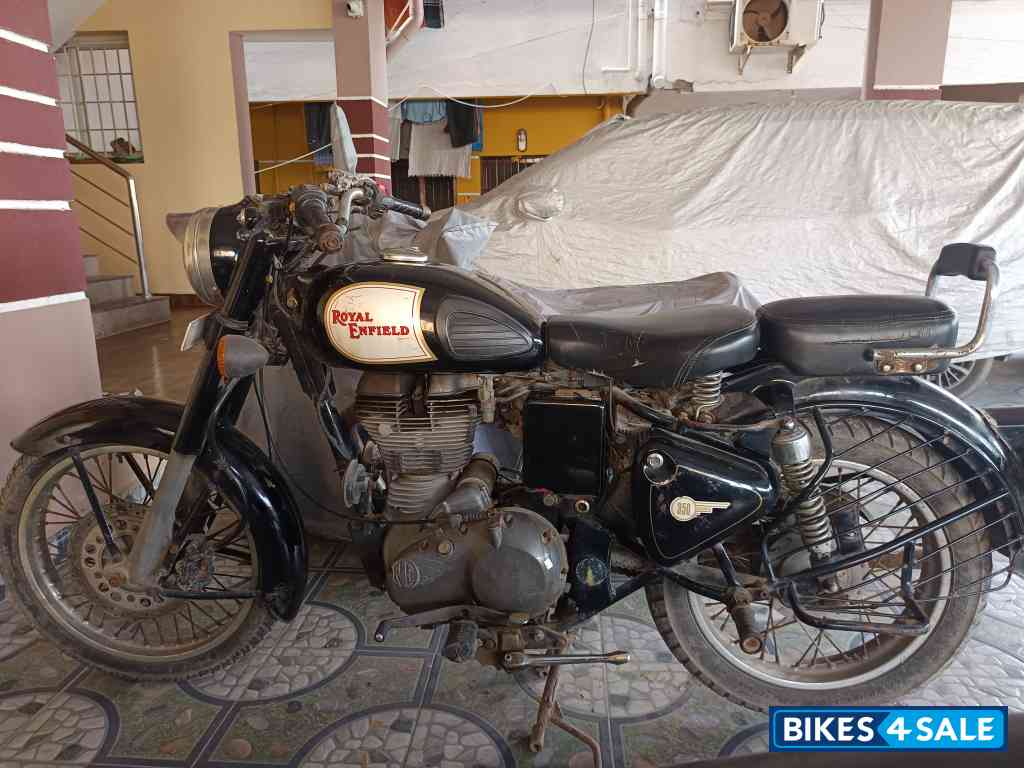 Black Royal Enfield Classic 350