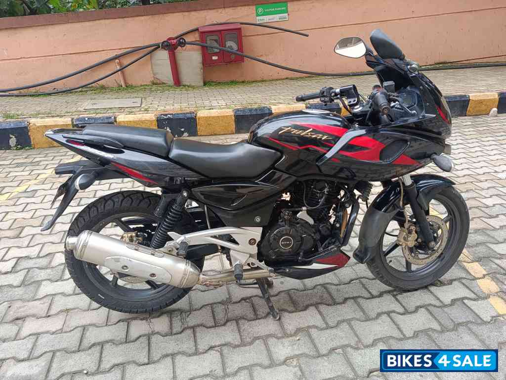 Bajaj Pulsar 220F