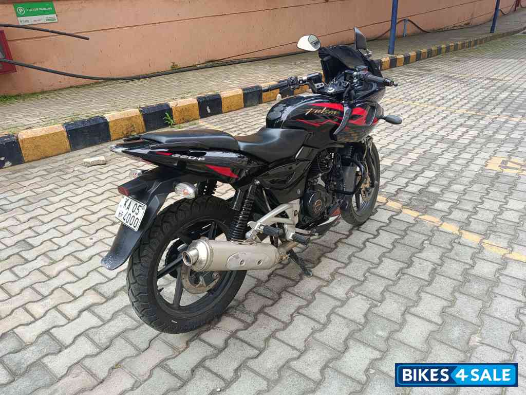 Bajaj Pulsar 220F