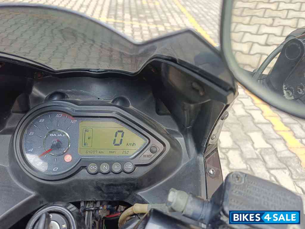 Bajaj Pulsar 220F