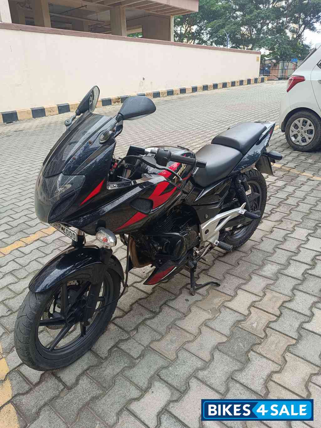 Bajaj Pulsar 220F