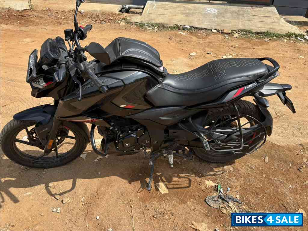 Black Bajaj Pulsar N150